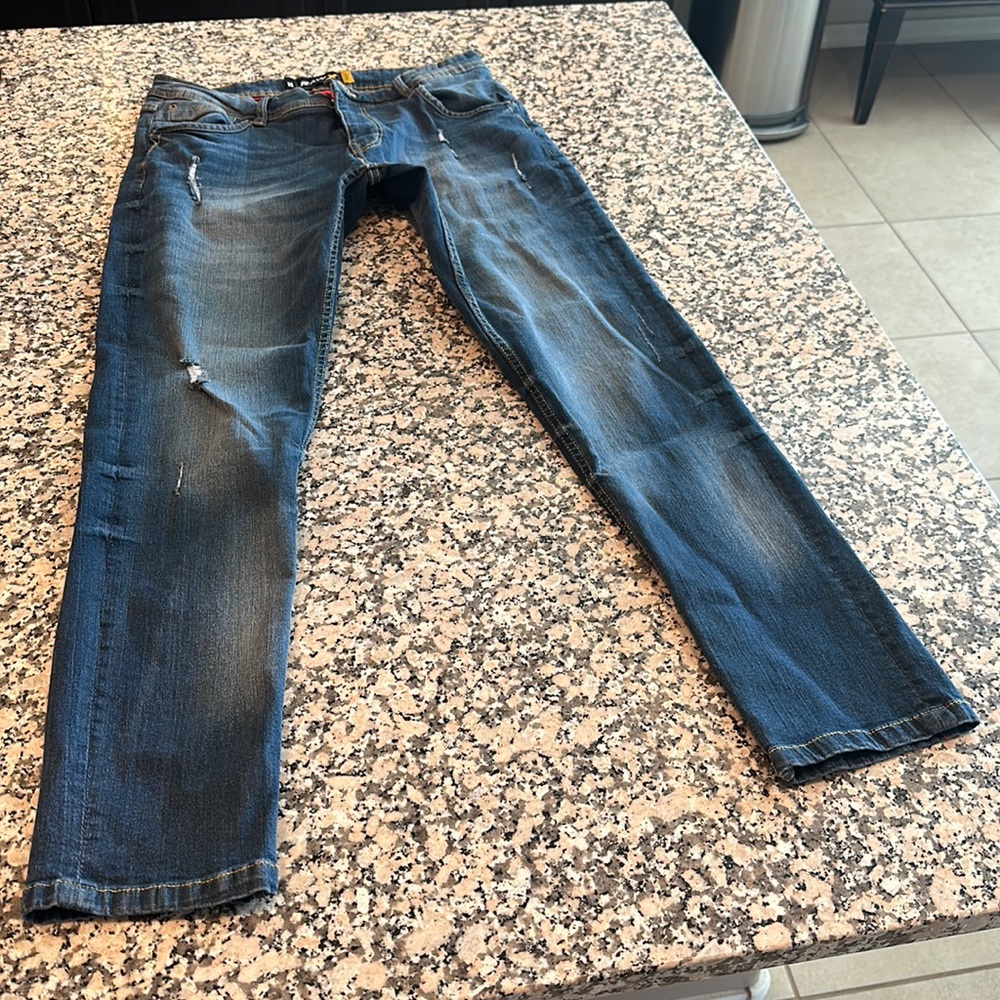 Men’s G Star Raw X 5 pocket skinny Jeans lightly distressed.